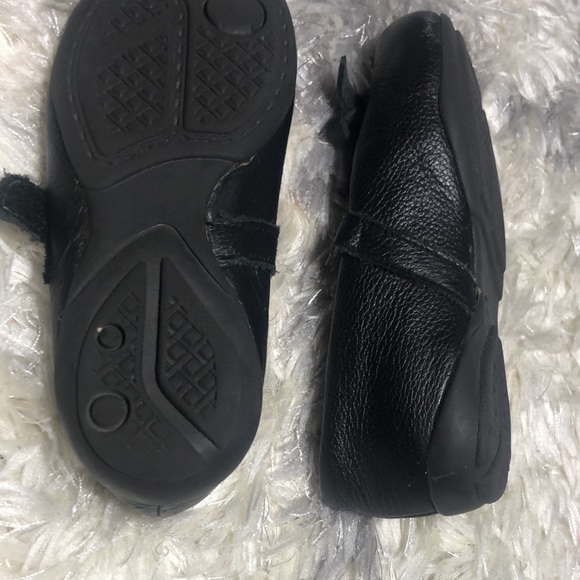 4 pairs of girls shoes sz 9 - Picture 3 of 11